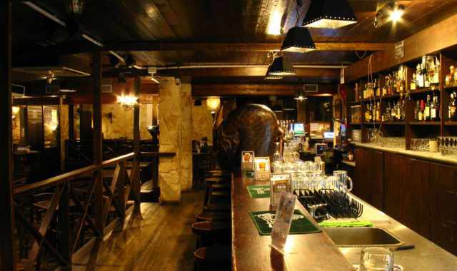 Bari, chiude lo storico pub 